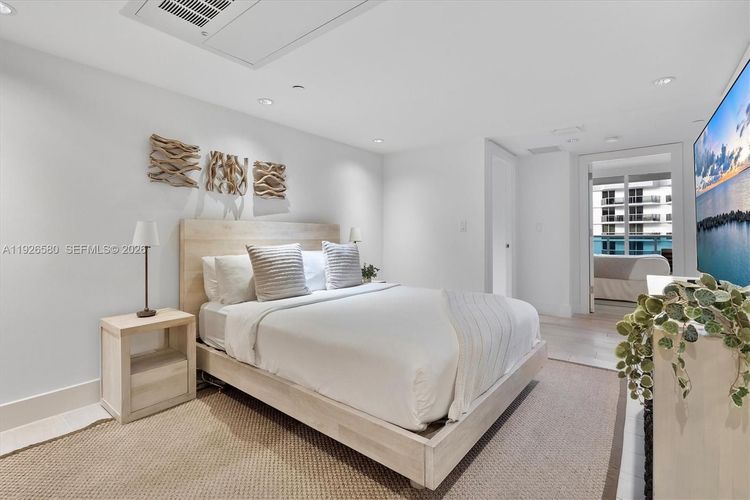 1 Hotel & Homes #1413 image #31