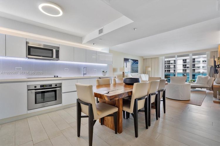 1 Hotel & Homes #1413 image #8