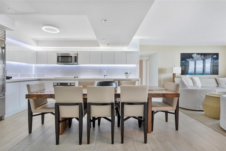 1 Hotel & Homes #1413 image #9