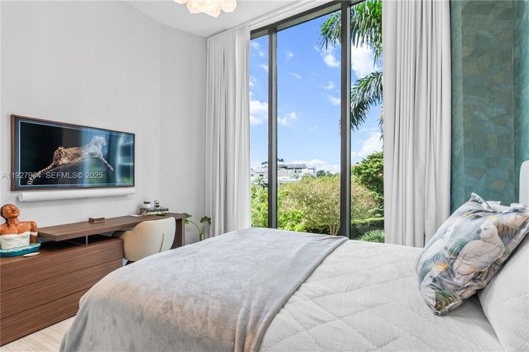 Two Park Grove #5A image #32