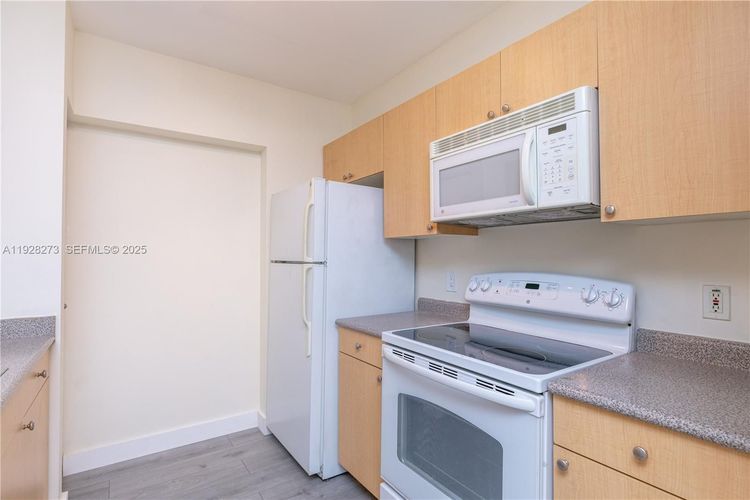 Regent Park #312A image #11