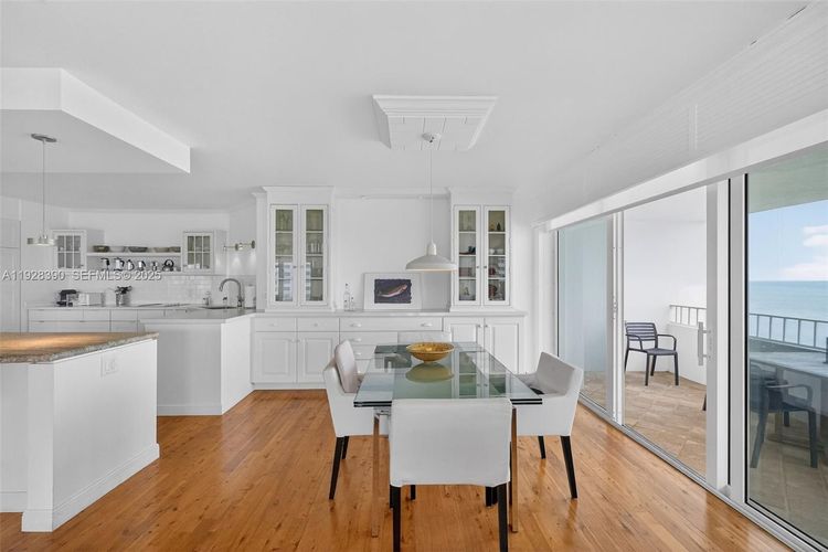 Commodore Club East #1101 image #10