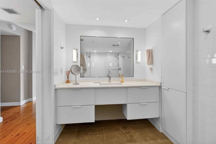 Commodore Club East #1101 image #18