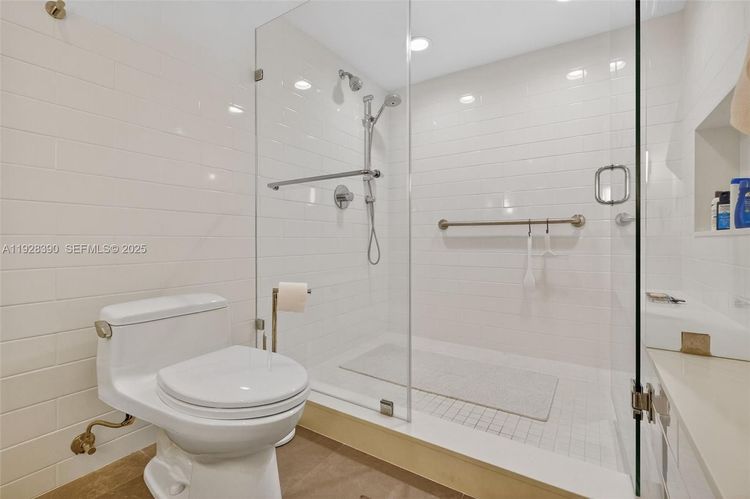 Commodore Club East #1101 image #20