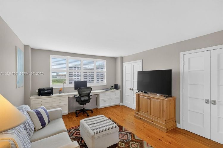 Commodore Club East #1101 image #25