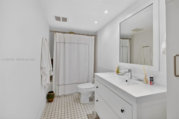 Commodore Club East #1101 image #27