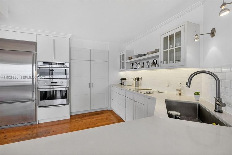 Commodore Club East #1101 image #8