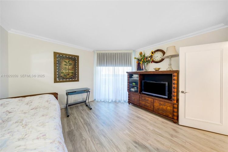 Pinnacle #303 image #24