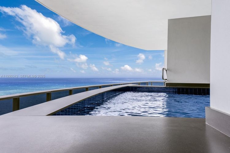 Porsche Design Tower #2805 image #6