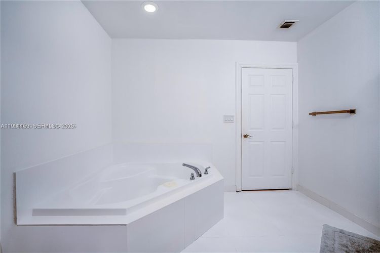 Alaqua #127 image #15