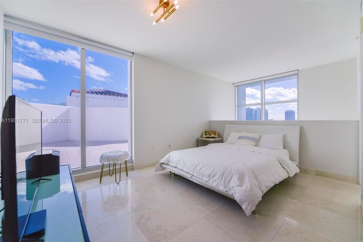 Atrium #1-1213 image #21