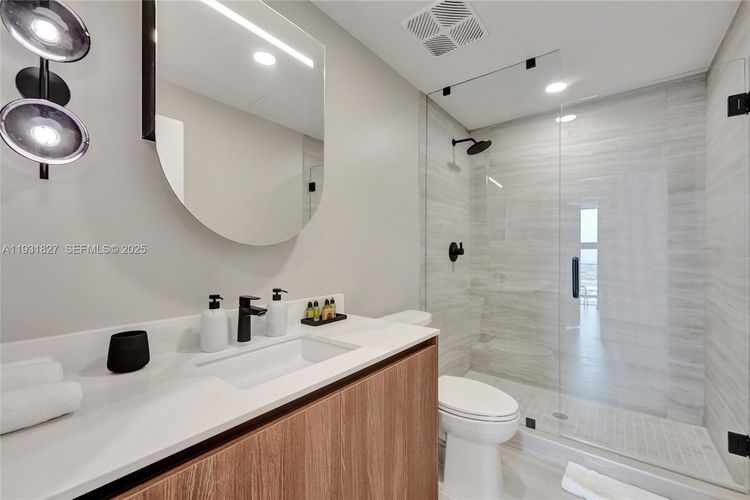 72 Park #1712 image #13