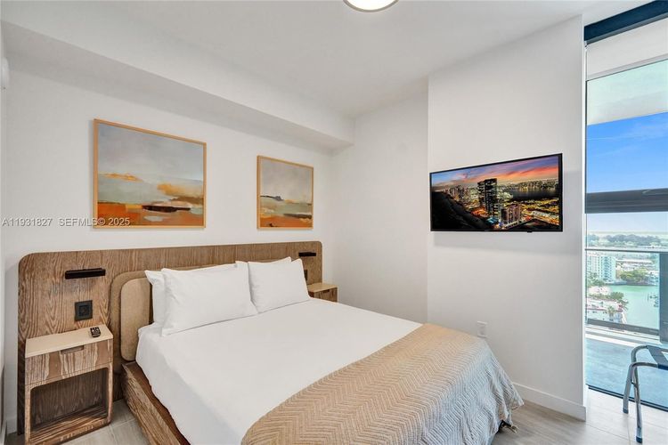 72 Park #1712 image #14