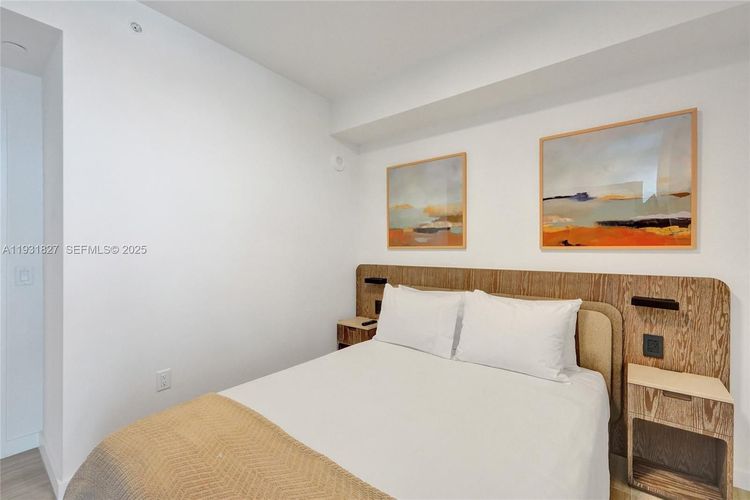 72 Park #1712 image #15