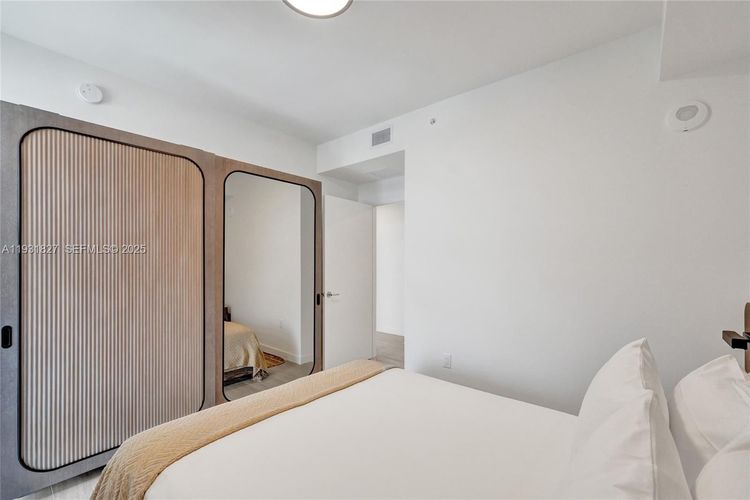 72 Park #1712 image #16