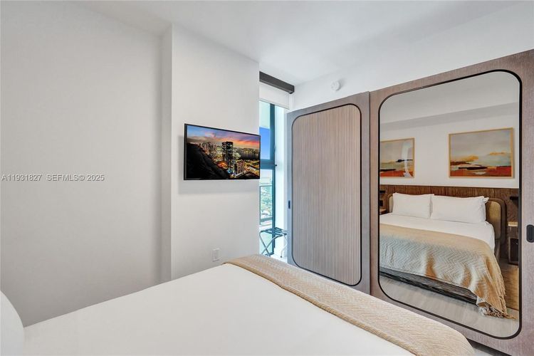 72 Park #1712 image #17