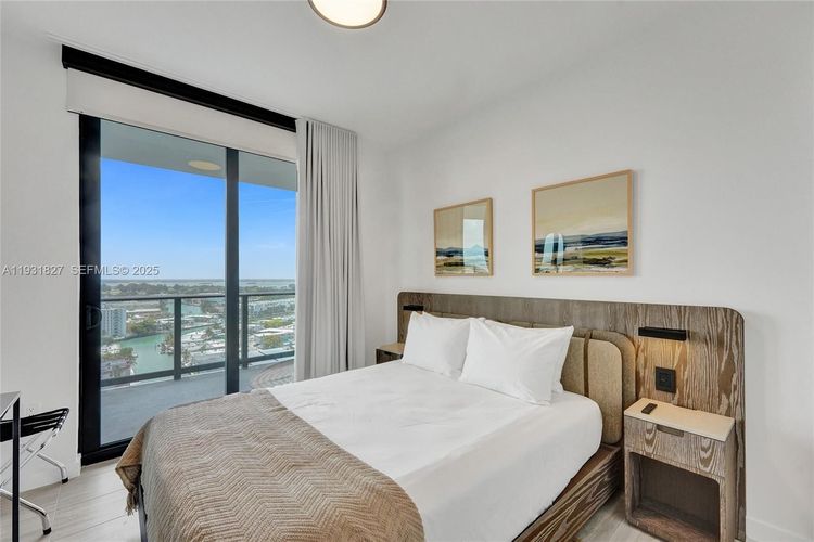 72 Park #1712 image #18