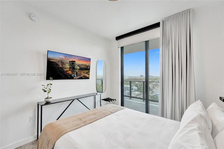 72 Park #1712 image #19