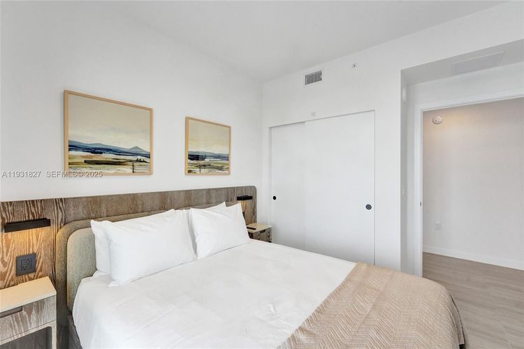 72 Park #1712 image #20