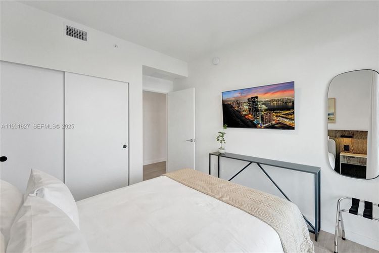 72 Park #1712 image #21