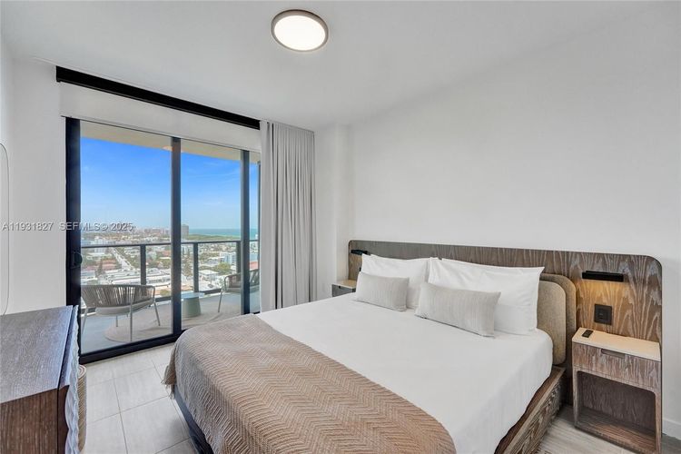 72 Park #1712 image #23