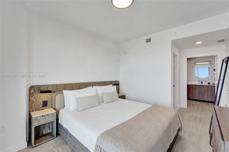 72 Park #1712 image #25