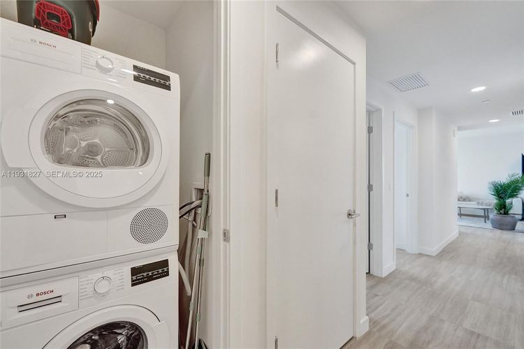 72 Park #1712 image #27