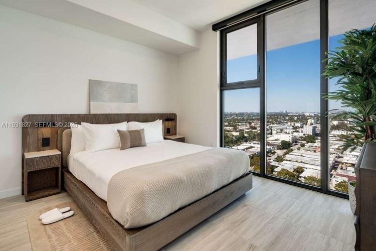 72 Park #1712 image #36