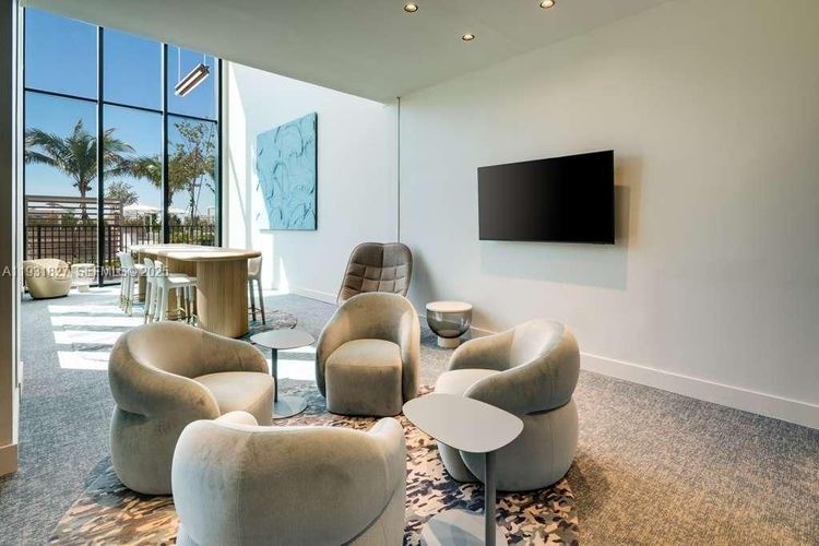 72 Park #1712 image #42