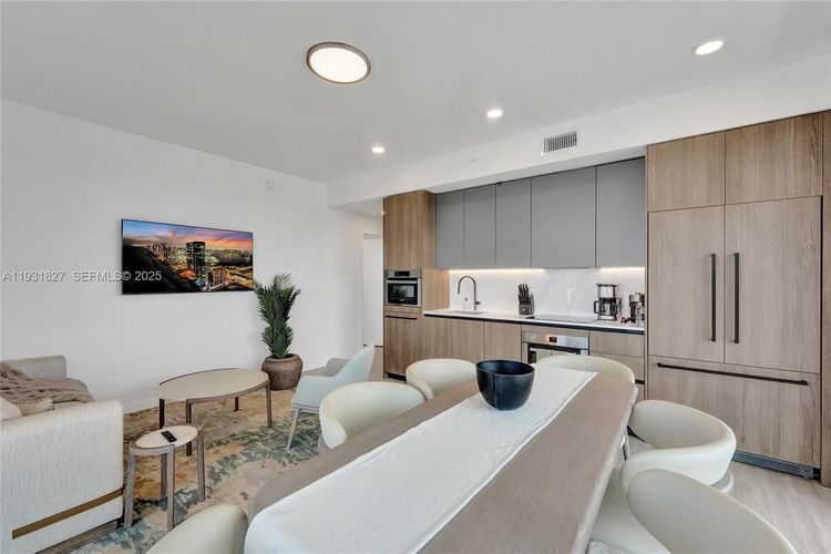 72 Park #1712 image #6