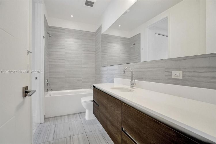 Merrick Manor #LPH903 image #17