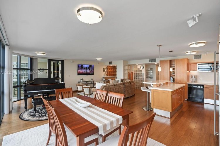 Mar De Plata #1005 image #7