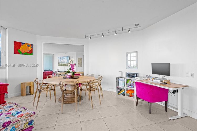 One Island Place #603B image #10