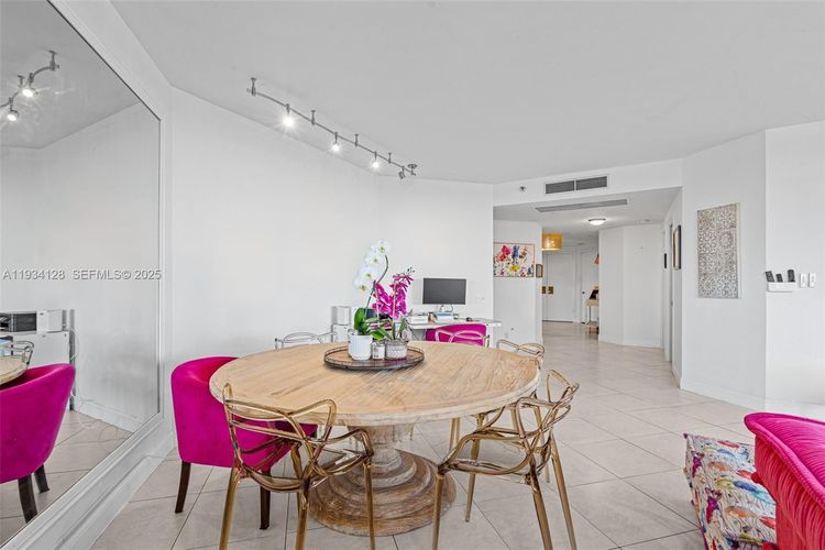 One Island Place #603B image #12