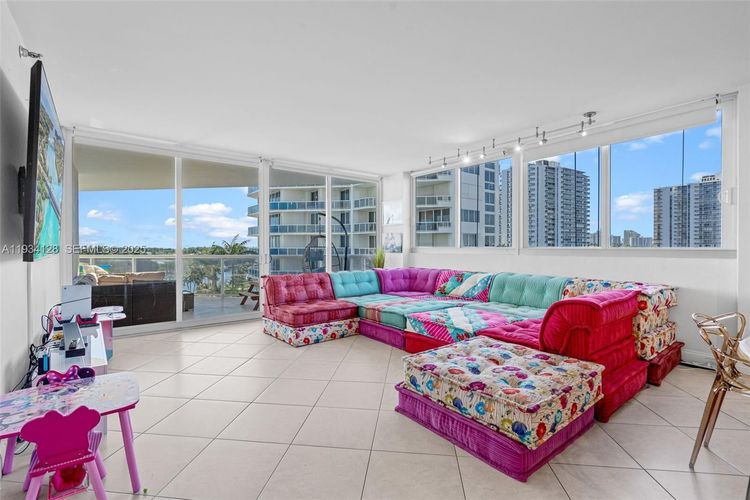 One Island Place #603B image #13