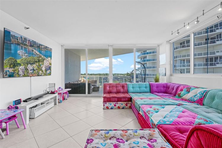 One Island Place #603B image #14