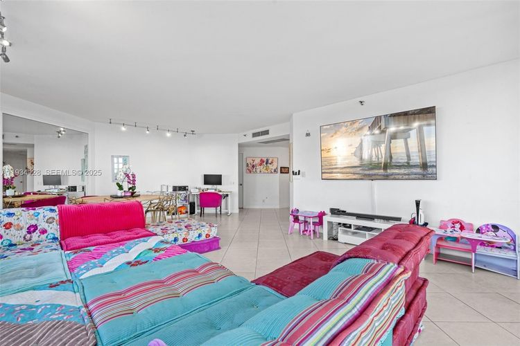 One Island Place #603B image #16