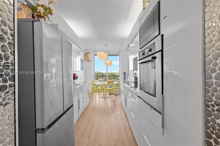 One Island Place #603B image #17