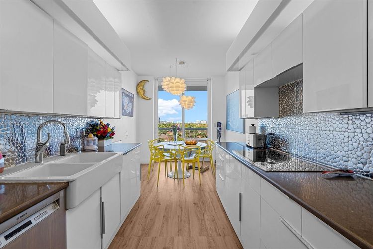 One Island Place #603B image #18