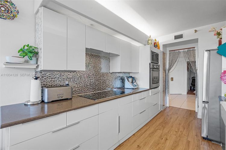 One Island Place #603B image #21