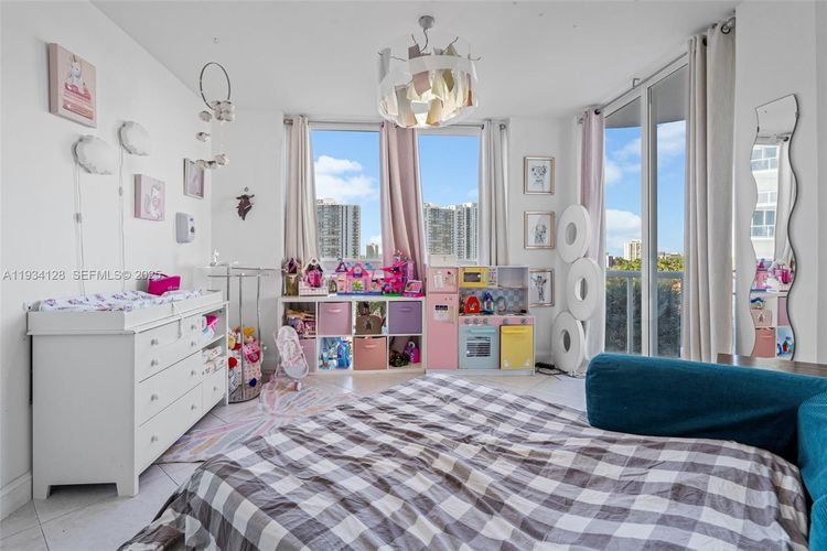 One Island Place #603B image #31