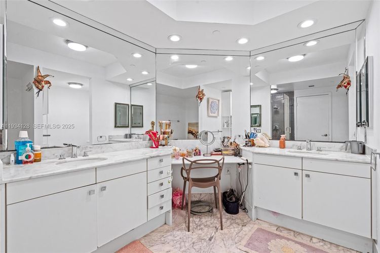 One Island Place #603B image #37