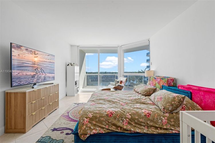 One Island Place #603B image #40