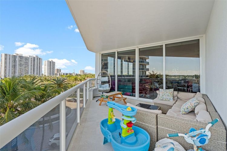 One Island Place #603B image #43