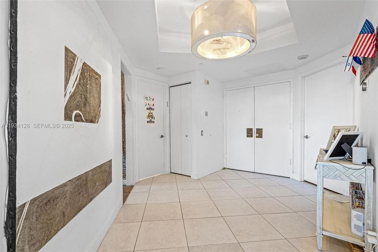 One Island Place #603B image #6