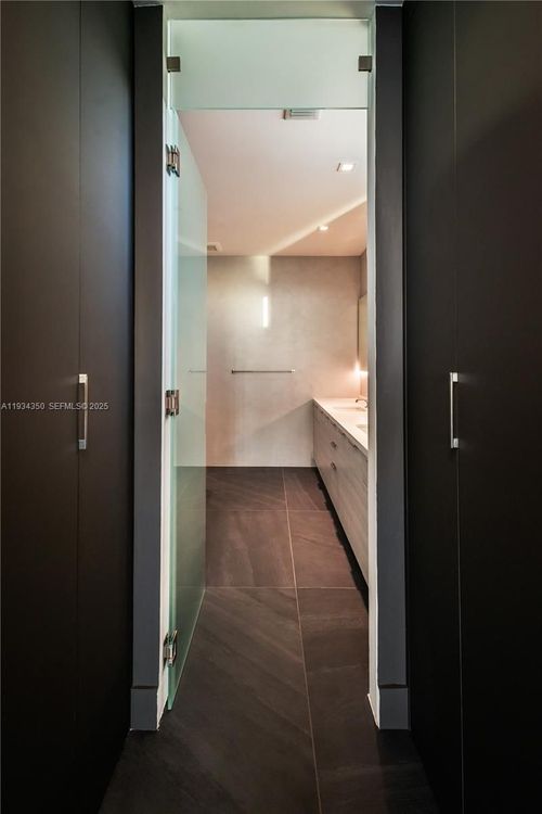 Space 01 Lofts #1401 image #11