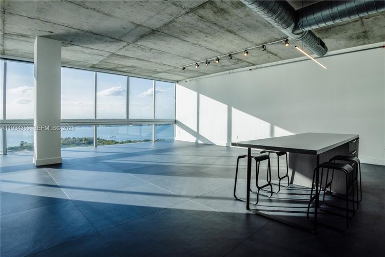 Space 01 Lofts #1401 image #17