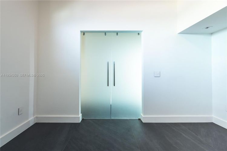 Space 01 Lofts #1401 image #6