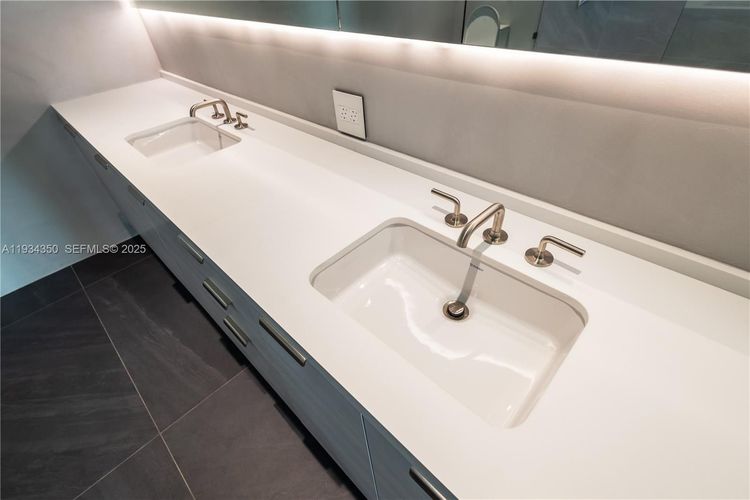 Space 01 Lofts #1401 image #8