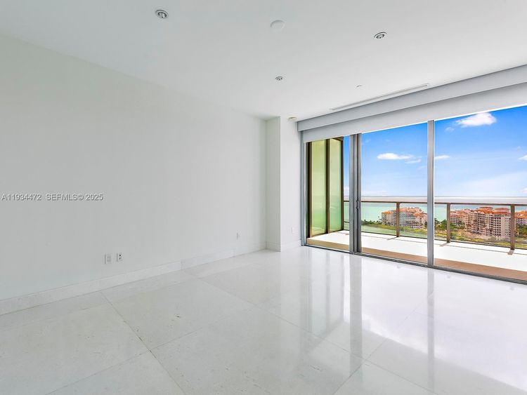 Apogee #2103 image #13